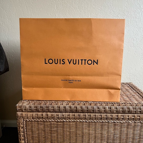 New Louis Vuitton shopping bag tote 15 x 9 x 5 - Picture 8 of 8